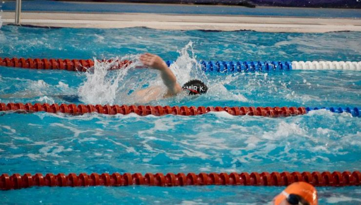 Düzce’de 23 Nisan Yüzme Şenliği’nde Final Heyecanı Yaşandı